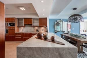 1331 Brickell Bay Dr #1402, Miami, FL 33131, Sold 03/15/22