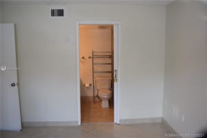 2735 W 61st Pl, Hialeah, FL 33016, Sold 11/02/21