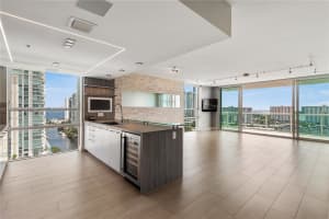 400 Sunny Isles Blvd, Sunny Isles Beach, FL 33160, Sold 11/08/21
