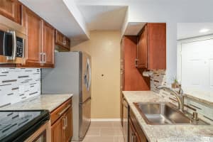 2900 S University Dr, Davie, FL 33328, Sold 11/08/21