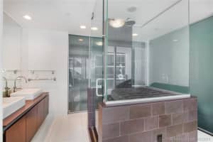 1040 Biscayne Blvd, Miami, FL 33132, Sold 11/08/21