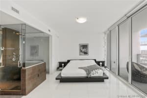 1040 Biscayne Blvd, Miami, FL 33132, Sold 11/08/21