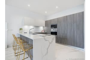 275 Giralda Ave c1, Coral Gables, FL 33134, Sold 12/30/21