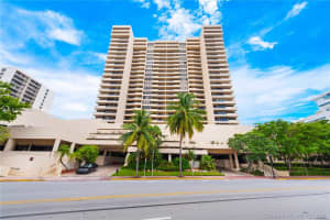 2555 Collins Ave, Miami, FL 33140, Sold 04/26/22