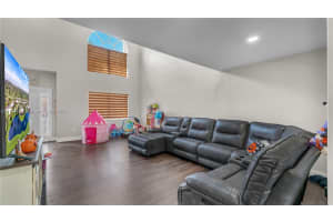 19703 NW 84th Pl, Hialeah, FL 33015, Sold 11/19/21