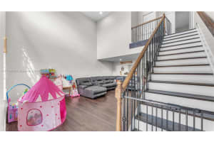 19703 NW 84th Pl, Hialeah, FL 33015, Sold 11/19/21