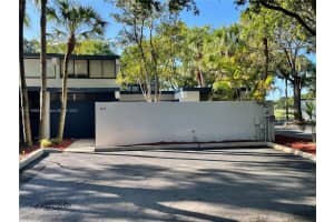 6440 Sawmill Ln, Hialeah, FL 33014, Sold 12/08/21
