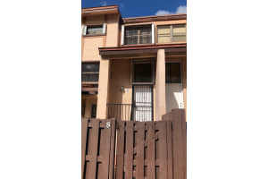 425 W Park Dr, Miami, FL 33172, Sold 12/17/21