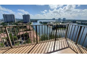 18151 NE 31st Ct, Aventura, FL 33160, Sold 01/03/22