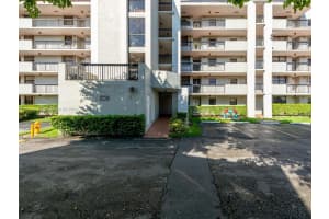 10317 NW 9th St Cir, Miami, FL 33172, Sold 11/19/21