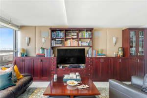 600 NE 36th St, Miami, FL 33137, Sold 12/06/21