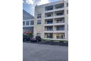 8231 NW 8th St, Miami, FL 33126, Sold 01/14/22