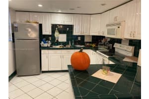 14195 SW 87th St APT B309, Miami, FL 33183, Sold 04/20/22