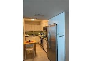 800 Claughton Island Dr, Miami, FL 33131, Sold 12/10/21