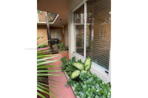 551 NW 82nd Ave, Miami, FL 33126, Sold 01/21/22