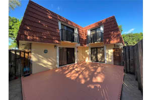 9997 NW 7th St, Plantation, FL 33324, Sold 11/15/21