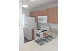 7991 NW 8th St, Miami, FL 33126, Sold 01/10/22