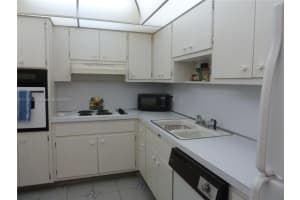 400 Kings Point Dr, Sunny Isles Beach, FL 33160, Sold 04/28/22