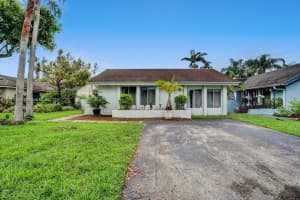 8220 SW 41st St, Davie, FL 33328, Sold 02/03/22