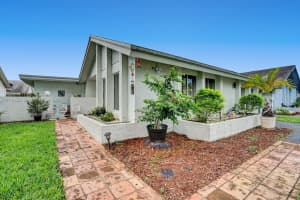 8220 SW 41st St, Davie, FL 33328, Sold 02/03/22