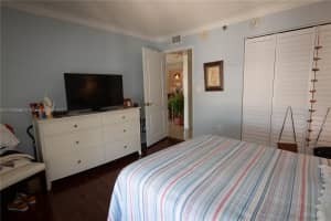 5757 Collins Ave # 305, Miami Beach, FL 33140, Sold 12/17/21