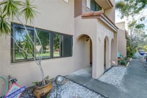 23 N Valencia Dr, Davie, FL 33324, Sold 01/20/22