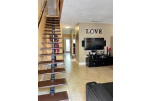 8341 NW 7th St APT S12, Miami, FL 33126, Sold 01/10/22