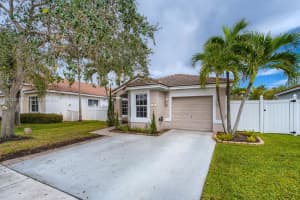 16471 NW 22nd St, Pembroke Pines, FL 33028, Sold 01/18/22