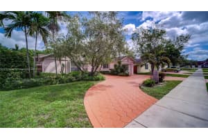 19231 NW 61st Ave, Hialeah, FL 33015, Sold 12/17/21