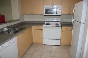 8030 N Nob Hill Rd, Tamarac, FL 33321, Sold 01/07/22