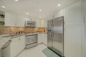 2625 Collins Ave, Miami, FL 33140, Sold 03/25/22