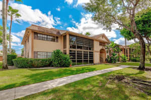 18965 NW 62nd Ave, Hialeah, FL 33015, Sold 01/18/22