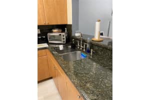 7991 NW 8th St, Miami, FL 33126, Sold 12/01/21