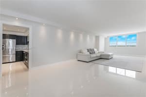 5005 Collins Ave # C5, Miami, FL 33140, Sold 03/10/22