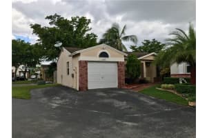 19321 NW 83rd Ave, Hialeah, FL 33015, Sold 12/16/21