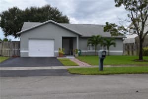 5781 SW 55th Ave, Davie, FL 33314, Sold 03/23/22