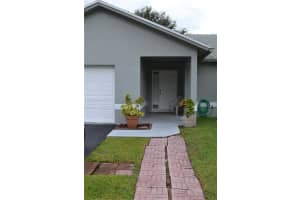 5781 SW 55th Ave, Davie, FL 33314, Sold 03/23/22
