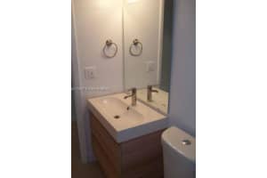 8343 Lake Dr, Doral, FL 33166, Sold 08/22/22