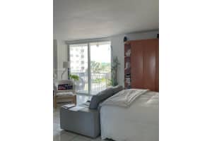 345 Ocean Dr, Miami Beach, FL 33139, Sold 08/08/22