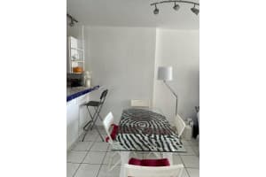 345 Ocean Dr, Miami Beach, FL 33139, Sold 08/08/22