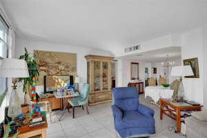 3475 N Country Club Dr, Miami, FL 33180, Sold 03/15/22