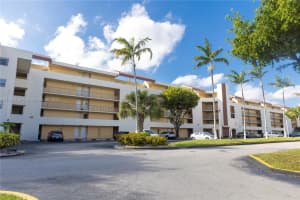 8870 Fontainebleau Blvd, Miami, FL 33172, Sold 12/27/21