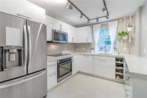 1020 Meridian Ave, Miami Beach, FL 33139, Sold 04/01/22