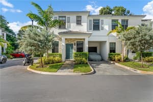 1647 SW 28th St, Fort Lauderdale, FL 33315, Sold 12/27/21