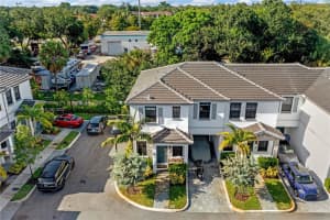 1647 SW 28th St, Fort Lauderdale, FL 33315, Sold 12/27/21