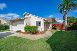910 SW 111th Ave, Pembroke Pines, FL 33025, Sold 12/06/21