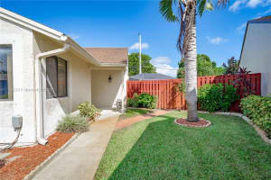 910 SW 111th Ave, Pembroke Pines, FL 33025, Sold 12/06/21