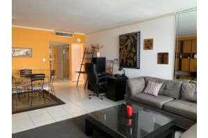 100 Lincoln Rd, Miami Beach, FL 33139, Sold 08/02/22