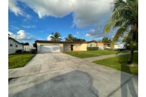 8561 NW 178th St, Hialeah, FL 33015, Sold 02/25/22