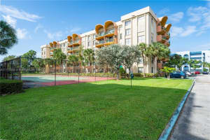 9360 Fontainebleau Blvd, Miami, FL 33172, Sold 11/24/21